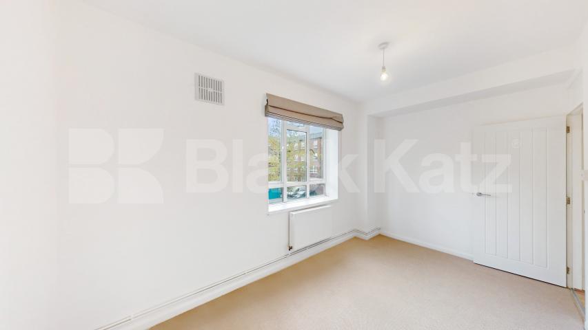 Newly refurbished three double bed flat in the heart of St Johns Wood St Johns Wood Road, St Johns Wood